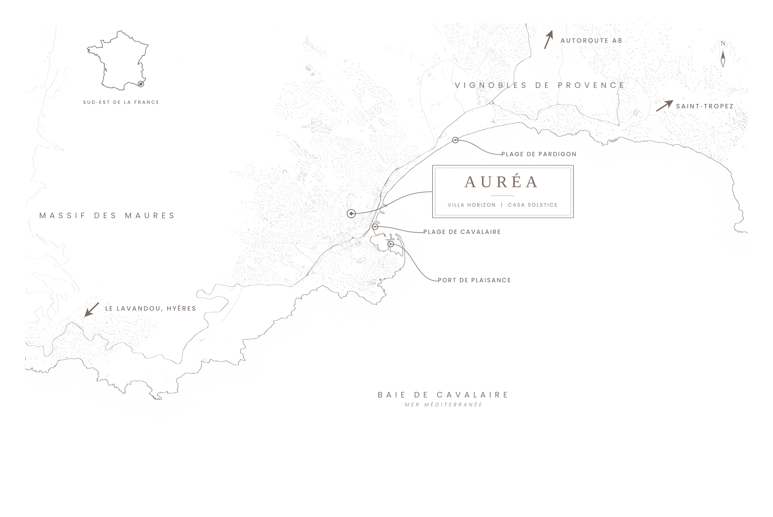 Plan de situation d'AUREA : la parcelle au-dessus de la baie de Cavalaire, entre le massif des Maures et la mer, à proximité de Saint-Tropez, des plages et du port.